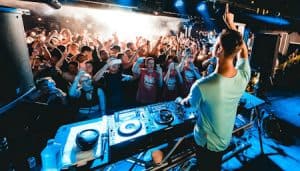 how to read the crowd as a dj clubs