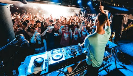 How To Read The Crowd As A DJ