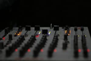 how to use a dj mixer beginners guide
