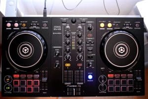 Pioneer DDJ-400 Review: Is it Worth it? [Updated 2023]